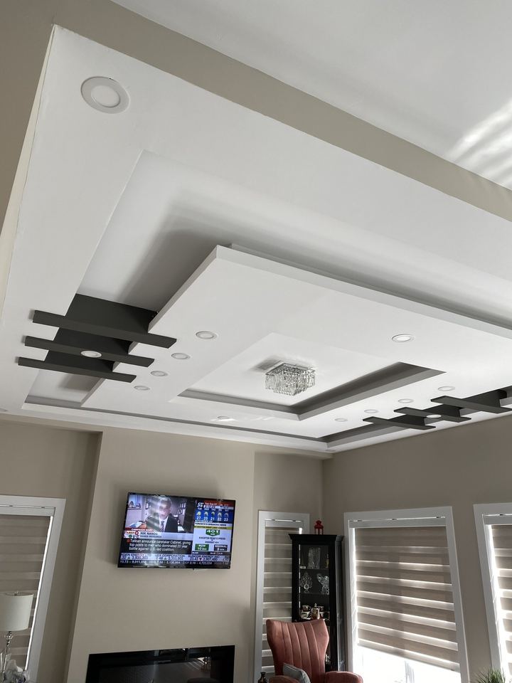 Pot lights in a modern living room tray ceiling