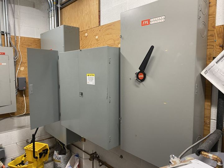 Commercial disconnect switches